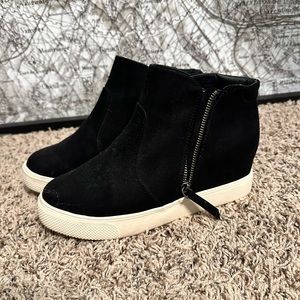Universal Thread Platform Wedge Boots